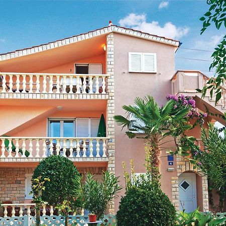 Beautiful Apartment In Privlaka With Kitchen Екстериор снимка
