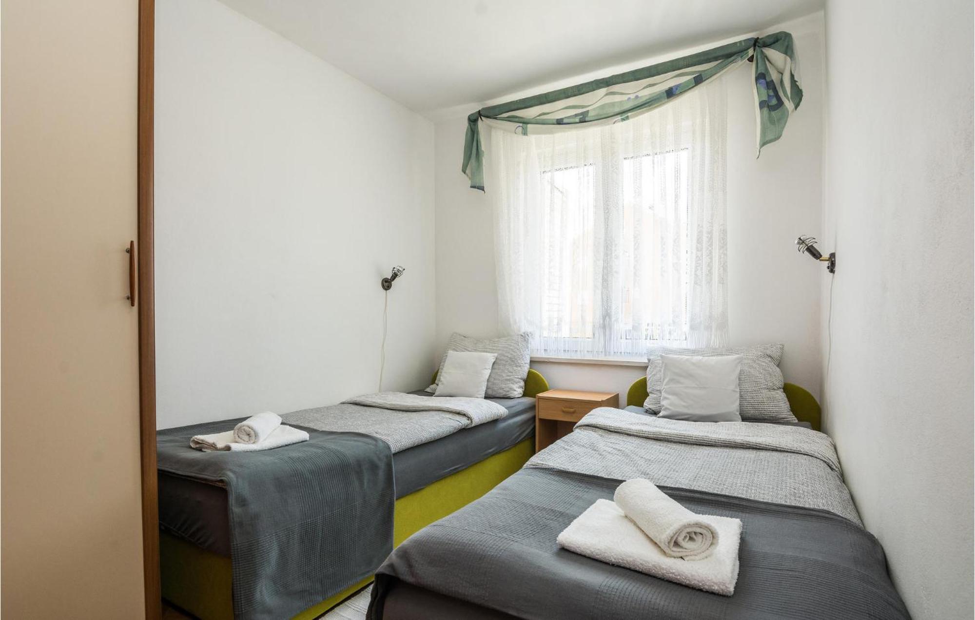 Beautiful Apartment In Privlaka With Kitchen Екстериор снимка