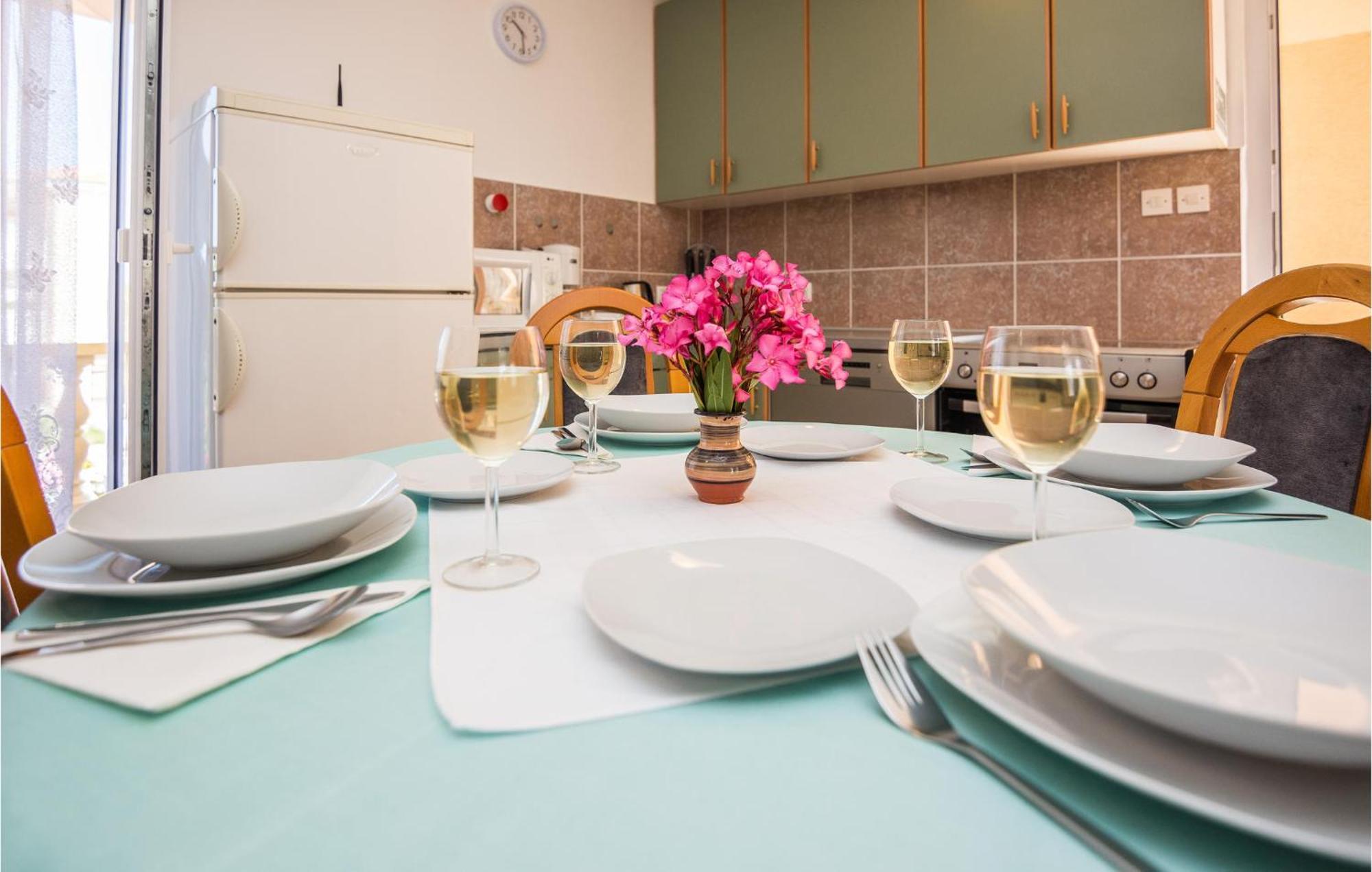 Beautiful Apartment In Privlaka With Kitchen Екстериор снимка